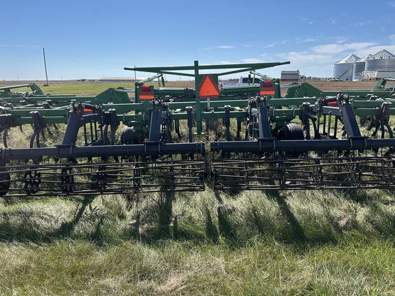 2009 John Deere 2210 Field Cultivator