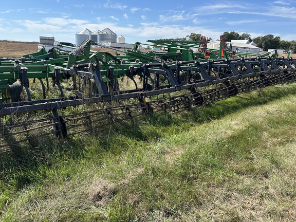 2009 John Deere 2210 Field Cultivator