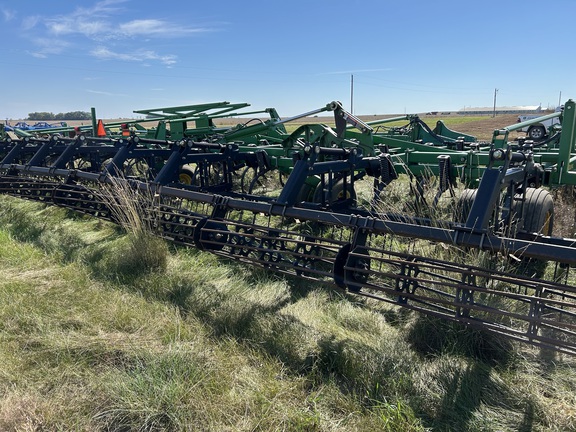 2009 John Deere 2210 Field Cultivator