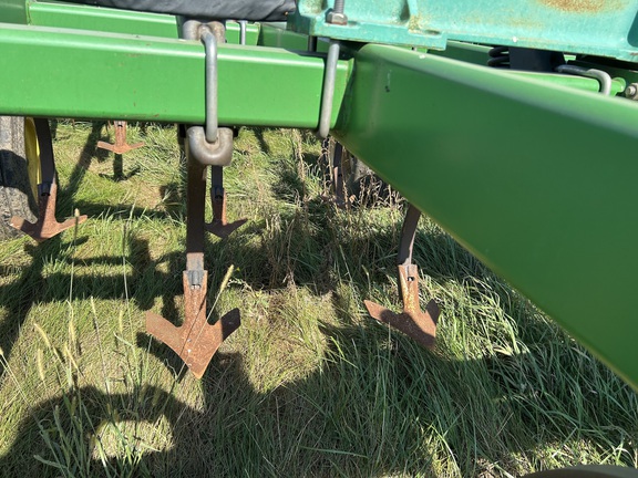 2009 John Deere 2210 Field Cultivator