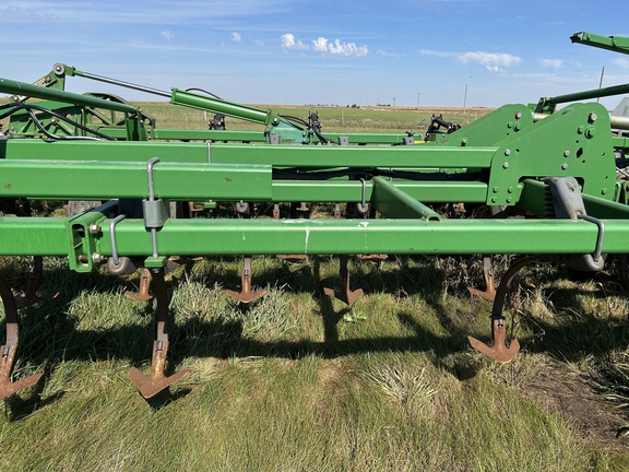 2009 John Deere 2210 Field Cultivator