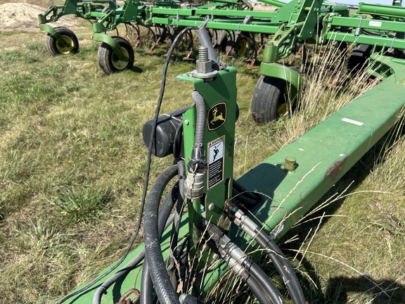 2009 John Deere 2210 Field Cultivator
