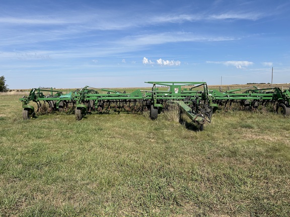 2009 John Deere 2210 Field Cultivator