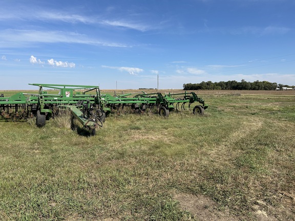 2009 John Deere 2210 Field Cultivator