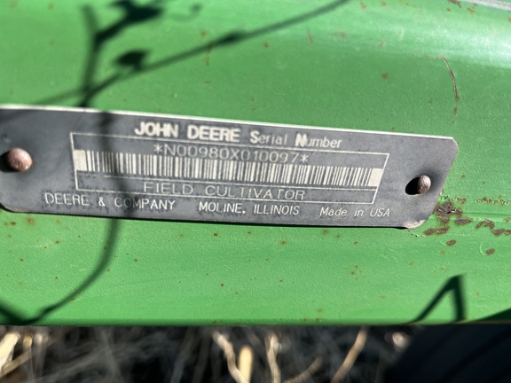 1998 John Deere 980 Field Cultivator