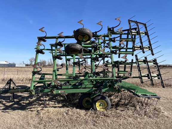 1998 John Deere 980 Field Cultivator