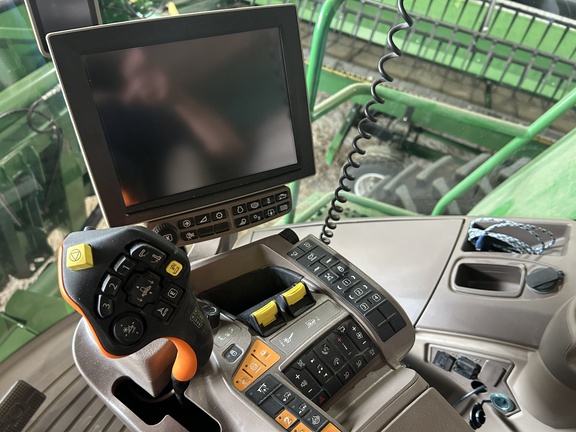 2022 John Deere S780 Combine