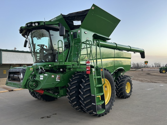 2022 John Deere S780 Combine