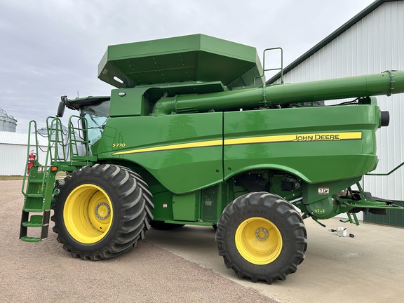 2023 John Deere S770 Combine