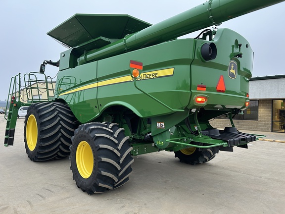 2023 John Deere S770 Combine
