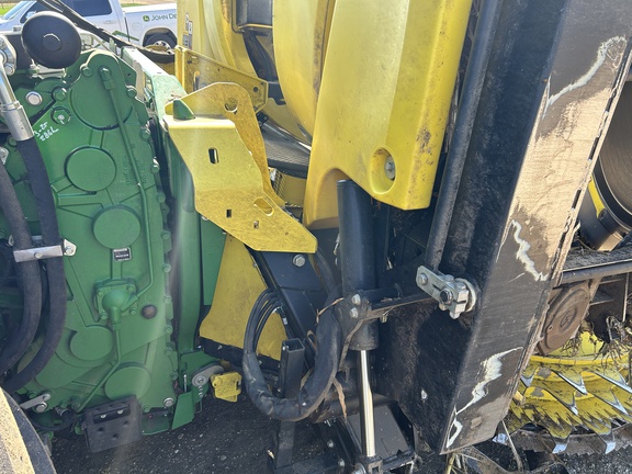 2024 John Deere 772 Header Forage