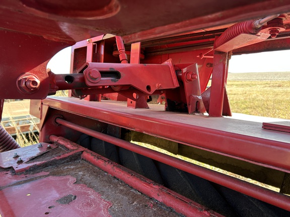 2009 New Holland H7450 Mower Conditioner