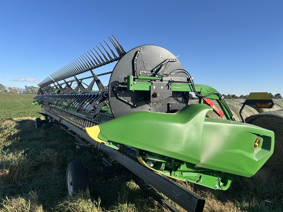 2024 John Deere RD40F Header Combine