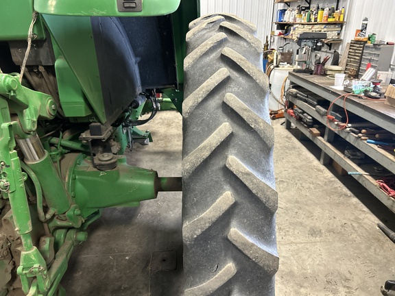 2007 John Deere 7520 Tractor