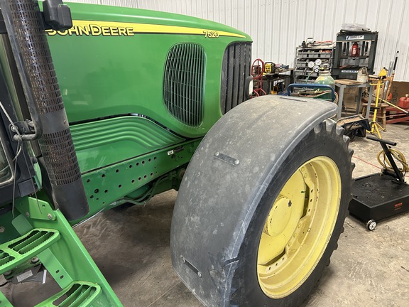 2007 John Deere 7520 Tractor