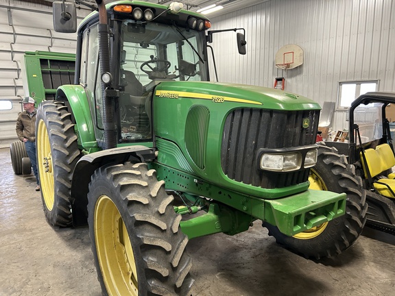 2007 John Deere 7520 Tractor