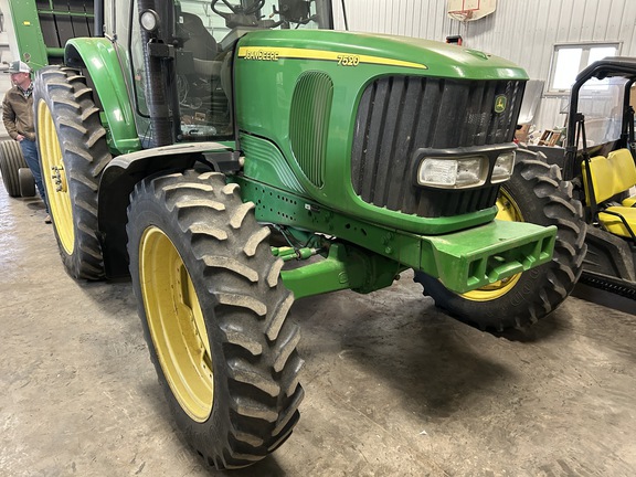2007 John Deere 7520 Tractor