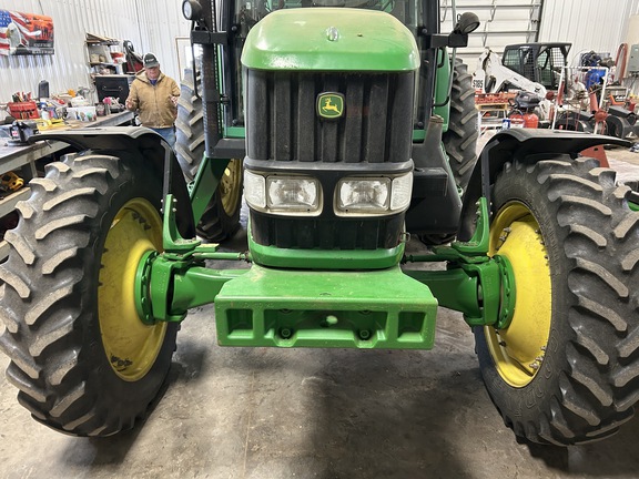 2007 John Deere 7520 Tractor