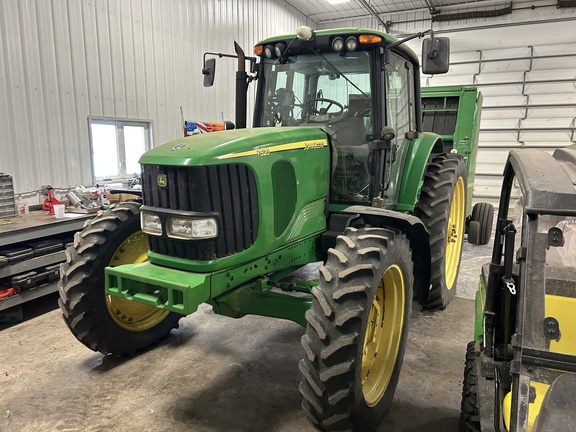 2007 John Deere 7520 Tractor