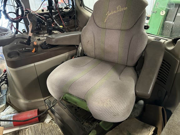 2007 John Deere 7520 Tractor