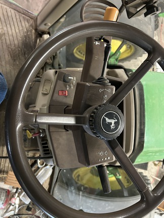 2007 John Deere 7520 Tractor