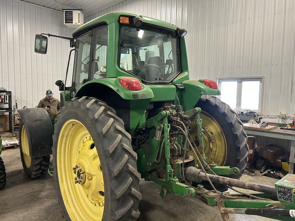 2007 John Deere 7520 Tractor