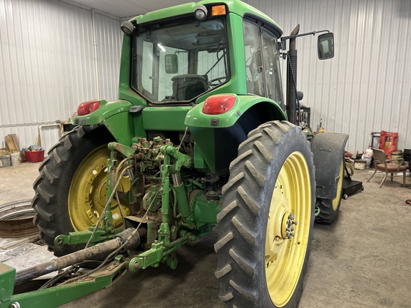 2007 John Deere 7520 Tractor