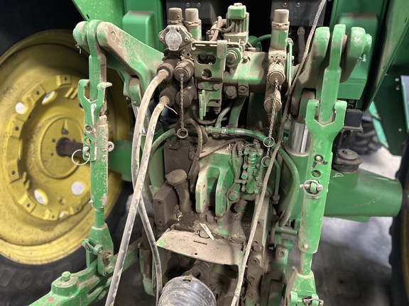 2007 John Deere 7520 Tractor