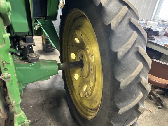 2007 John Deere 7520 Tractor