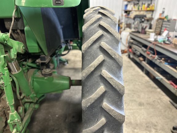 2007 John Deere 7520 Tractor