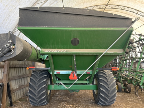 2011 Brent 1082 Grain Cart