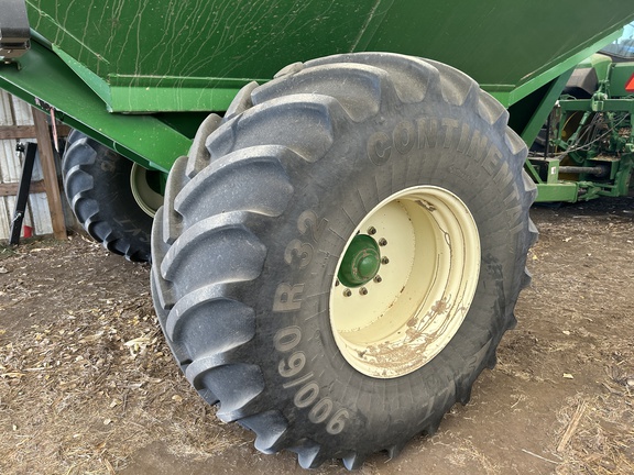 2011 Brent 1082 Grain Cart