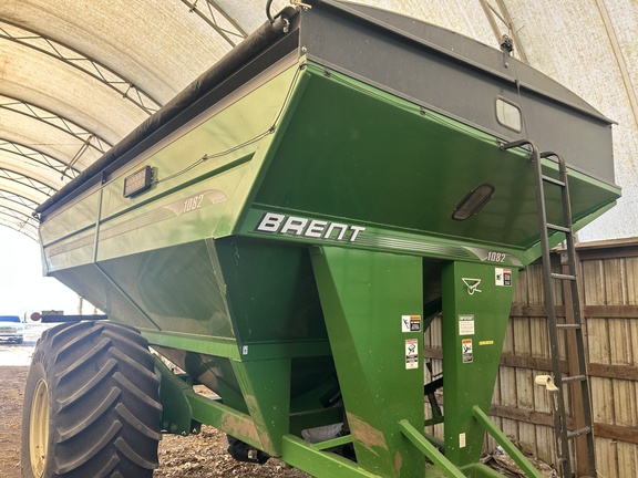 2011 Brent 1082 Grain Cart