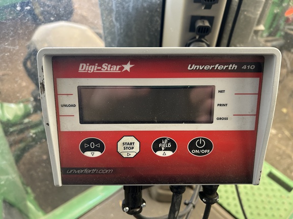 2011 Brent 1082 Grain Cart