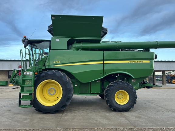 2020 John Deere S780 Combine