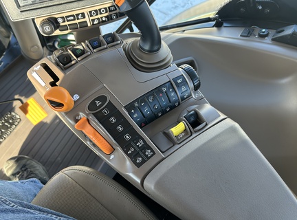 2022 John Deere 6R 155 Tractor