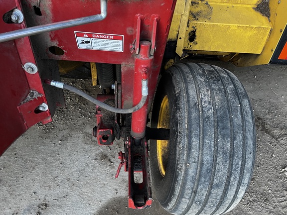 2009 New Holland H7150 Mower Conditioner