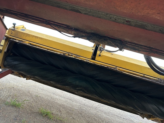 2009 New Holland H7150 Mower Conditioner