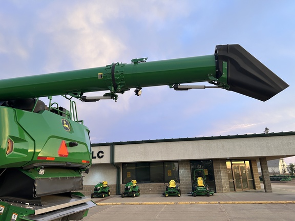 2025 John Deere X9 1100 Combine