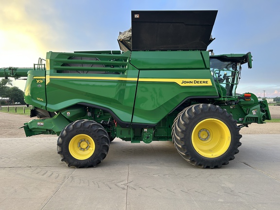 2025 John Deere X9 1100 Combine