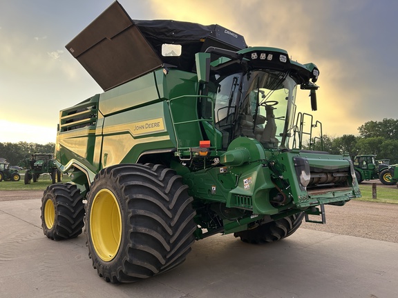 2025 John Deere X9 1100 Combine