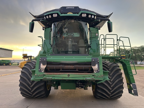 2025 John Deere X9 1100 Combine