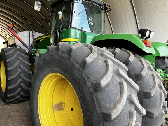 2009 John Deere 9330 Tractor 4WD