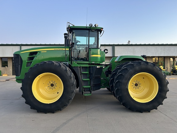 2009 John Deere 9330 Tractor 4WD