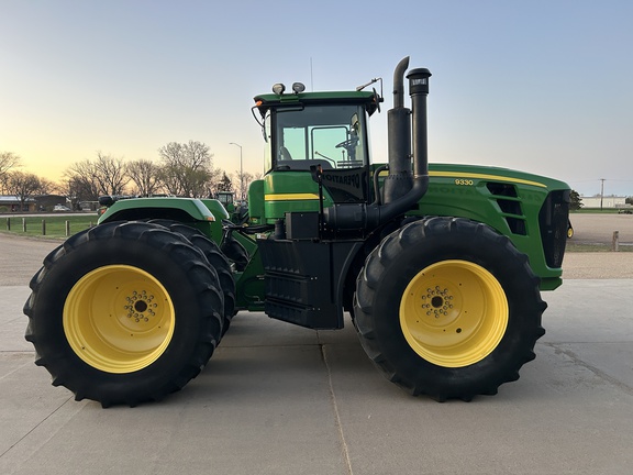 2009 John Deere 9330 Tractor 4WD