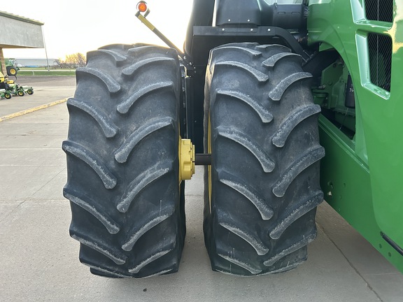2009 John Deere 9330 Tractor 4WD
