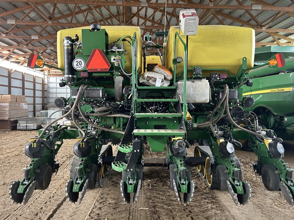 2023 John Deere DB60 Planter