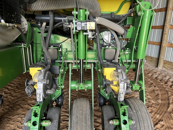 2011 John Deere 1770NT CCS Planter