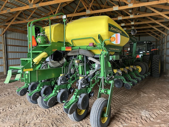 2011 John Deere 1770NT CCS Planter
