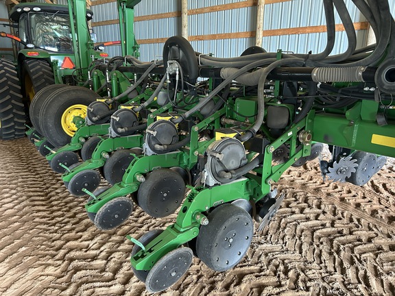 2011 John Deere 1770NT CCS Planter